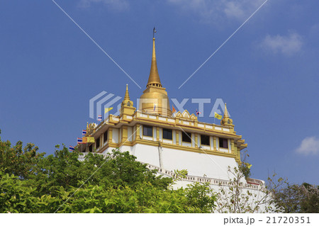 バンコクのワット サケットの黄金の丘プーカオ トーンの写真素材