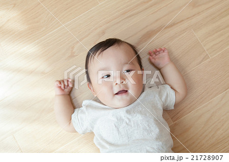 9 months old 21728907