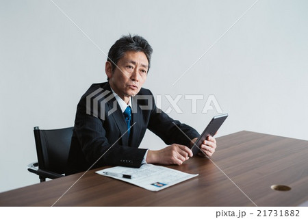 面接をする男性 21731882