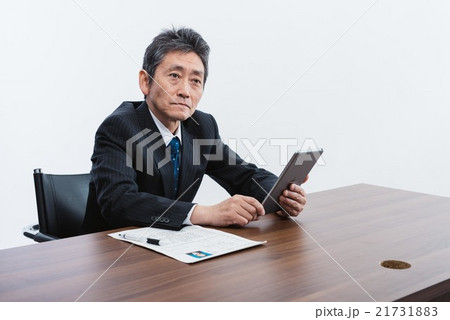 面接をする男性 面接をする男性 21731883