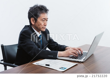 面接する面接官とパソコン 21732220