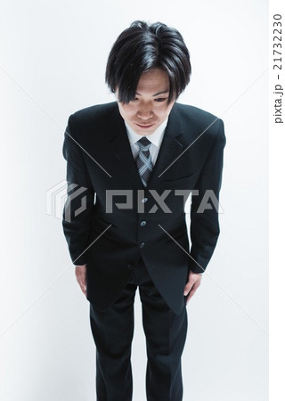 謝罪をする男性 謝罪をする男性 21732230