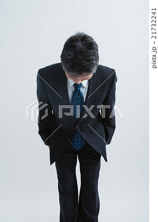 謝罪をする男性 謝罪をする男性 21732241