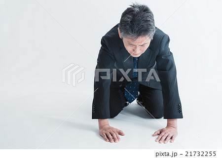 土下座する男性 21732255