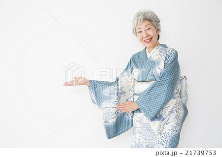 着物の女性　 21739753