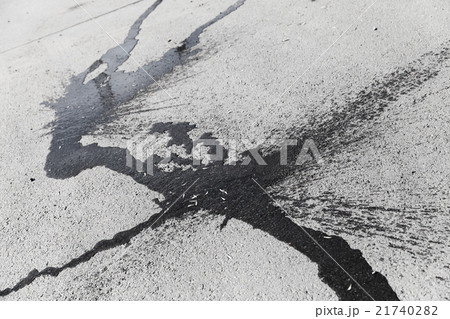 Water splash on dry gray urban asphalt 21740282
