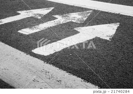 Pedestrian crossing road marking, white arrows 21740284