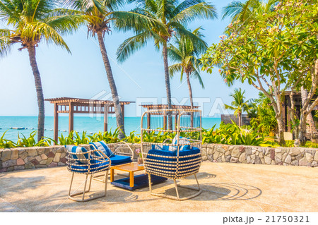 Beautiful beach and sea with palm tree 21750321