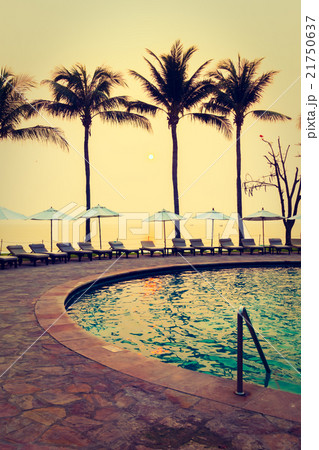 Swimming pool Swimming pool 21750637