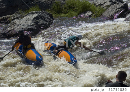 Water sportsmen in threshold 21753026