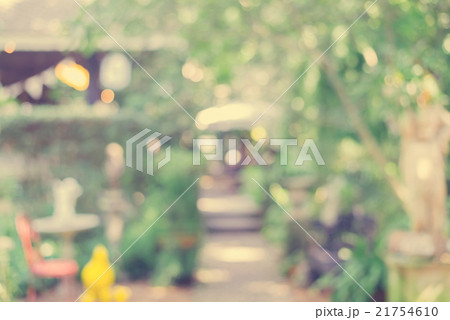 Blurred background - Coffee shop in garden blur Blurred background - Coffee shop in garden blur 21754610