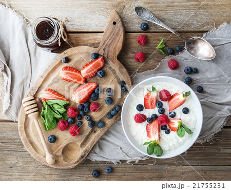 Healthy breakfast set. Rice cereal or porridge 21755231