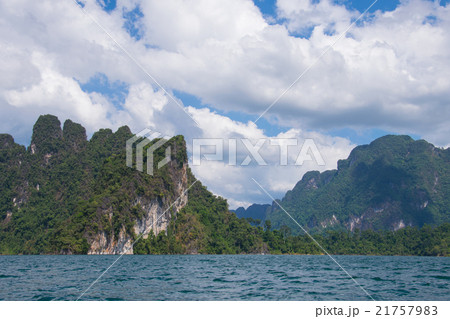 Beautiful mountains behind fog in Ratchaprapha Dam 21757983