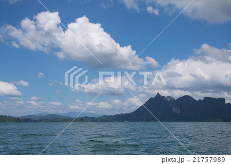 Beautiful mountains behind fog in Ratchaprapha Dam 21757989