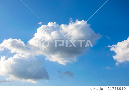 blue sky with heart shape cloud closeup 21758010