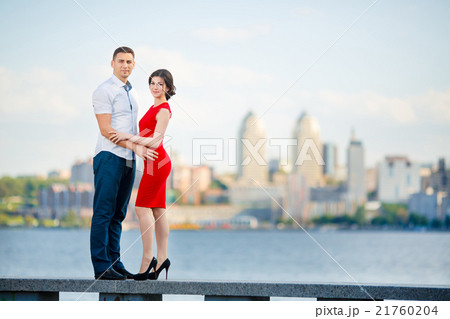 Happy young couple embraces against the city 21760204