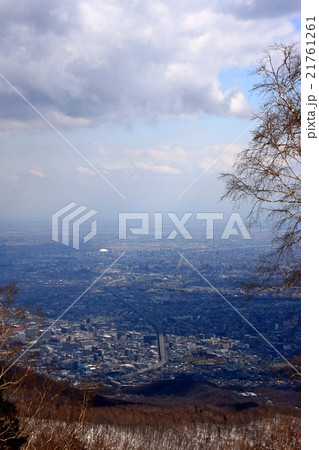 ネオパラ山から見る早春の札幌市街地（札樽自動車道方向） 21761261