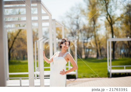 Beautiful young bride in luxury wedding dress Beautiful young bride in luxury wedding dress 21763391