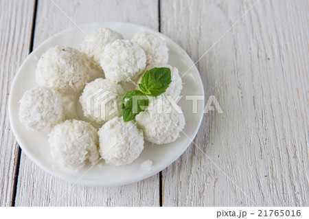 Homemade candies with coconut 21765016