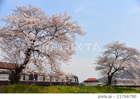 旧長野電鉄信濃川田駅の静態保存 旧長野電鉄信濃川田駅の静態保存 21766790