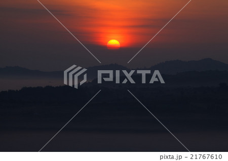 Misty sunrise in the mountain Misty sunrise in the mountain 21767610