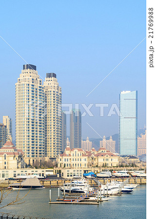 Building and boat at seashore in Dalian 21769988