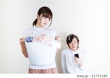 家事を手伝わない夫　妻怒る 21772190