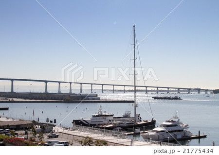 サンディエゴ　マリーナからコロナド橋を望む 21775434