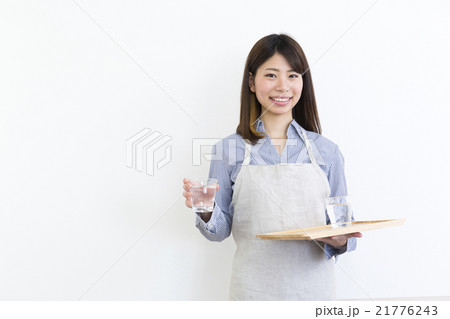 女性 エプロン トレー コップ 女性 エプロン トレー コップ 21776243