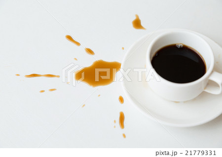 こぼしたコーヒー　白バック 21779331