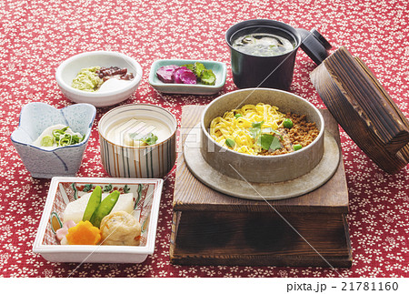和食のセット 釜飯と煮物と茶碗蒸し 釜飯御膳 和食イメージ 和食のセット 釜飯と煮物と茶碗蒸し 釜飯御膳 和食イメージ 21781160
