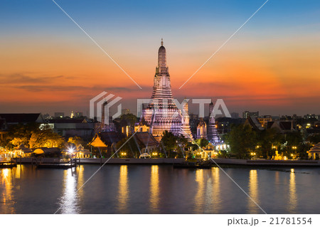 Dramatic twilight background after sunset Dramatic twilight background after sunset 21781554