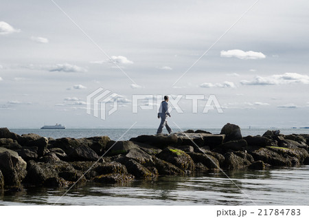 突堤の散歩 21784783