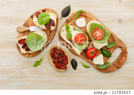Sandwiches with mascarpone, dried tomatoes, basil 21785637