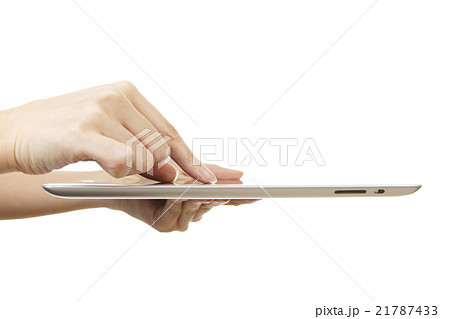 タブレットを持つ女性の手　　　 21787433