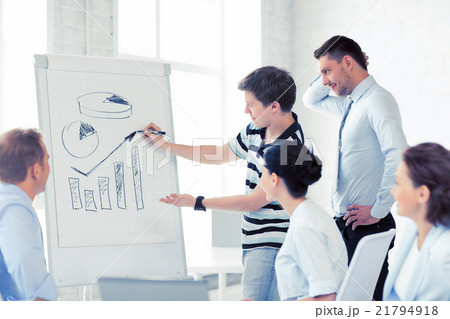 business team working with flipchart in office 21794918
