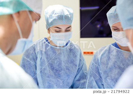 group of surgeons in operating room at hospital 21794922