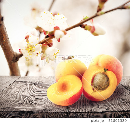 Apricots lie on wooden table 21801320