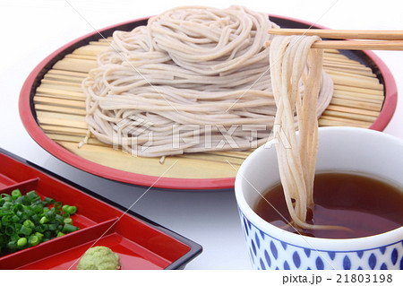 そば ざる蕎麦 年越し蕎麦 盛りそば 箸あげの写真素材