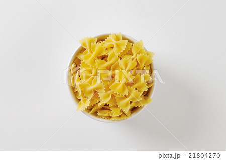 Uncooked bow tie pasta Uncooked bow tie pasta 21804270