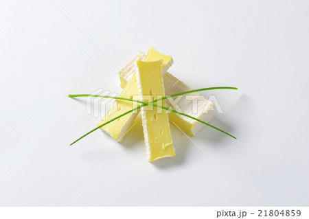 Soft cheese with thin white rind 21804859