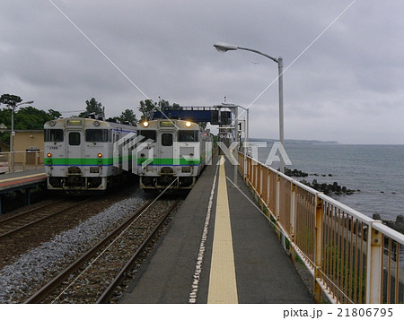 キハ40系 482Dと489D行違い  北舟岡駅 21806795