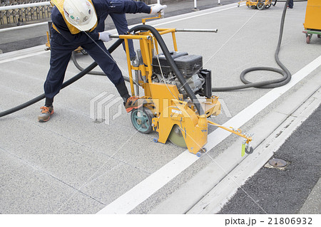 歩道工事中  歩道工事中  21806932