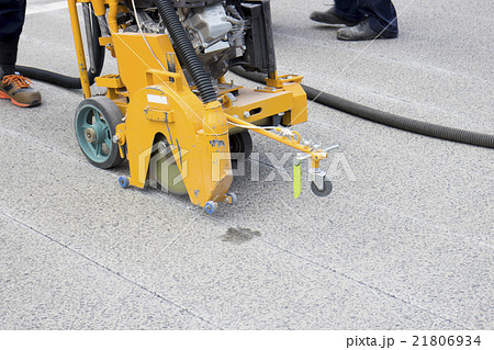 歩道工事中  歩道工事中  21806934