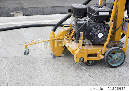 歩道工事中  歩道工事中  21806935