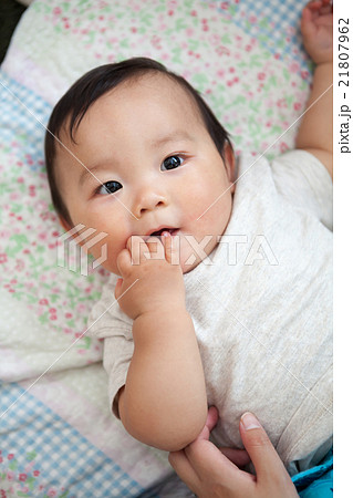 9 months old 21807962