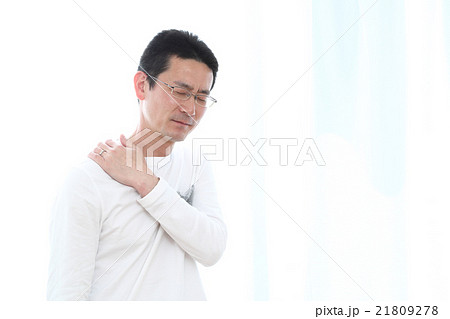 肩こりの40代ミドル男性 21809278