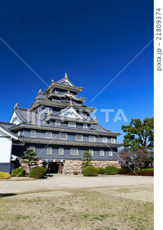 川面に映える漆黒の城 -岡山城- 川面に映える漆黒の城 -岡山城- 21809374