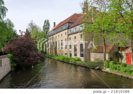 Lake in Begijnhof, Bruges city 21810386