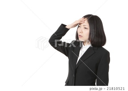頭痛に悩むOL 21810521